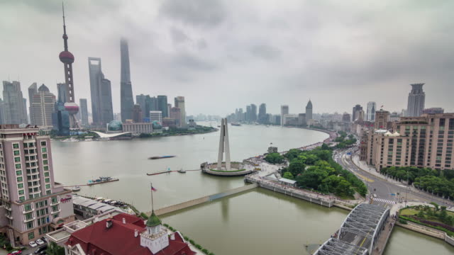 China-Shangai-panorama-de-día-lluvioso-tejado-superior-aéreo-río-Bahía-4k-lapso-de-tiempo