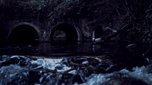 4K-Horror-Woman-Hiding-Scared-in-River
