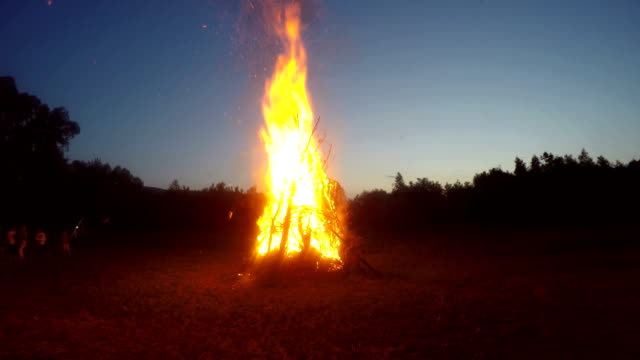 Huge-campfire