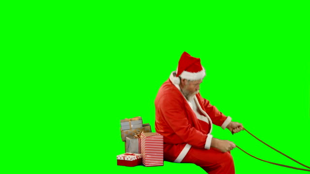 Weihnachtsmann-mit-Geschenk-Box,-Reiten-auf-green-screen