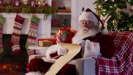 Santa-Claus-writing-on-list