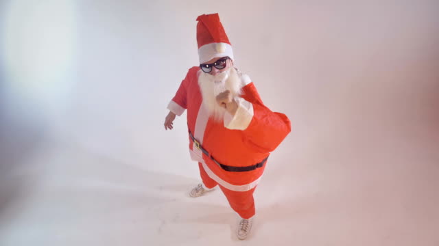 Santa-Claus-artist-wants-the-viewer-to-join-party-dance.