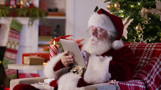 Santa-Claus-con-tableta-digital