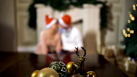 Young-blurred-couple-with-Christmas-tree