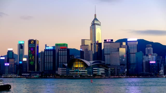 Skyline-de-Hong-Kong-en-la-noche---lapso-de-tiempo