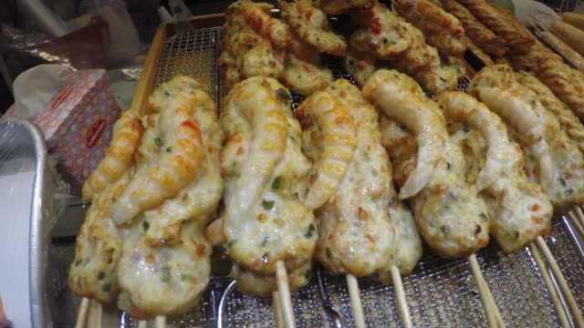 comida-Coreana---Pastel-de-pescado-camarón,-haeundae,-Busán,-Corea-del-sur,-asia