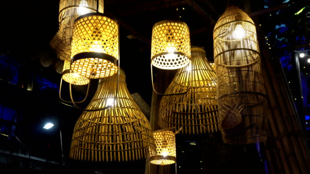 Thai-traditionelle-Lampe-aus-Bambus-gefertigt