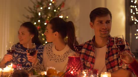 friends-drinking-wine-at-christmas-dinner-party