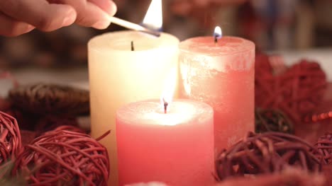 Kind-Hand-Beleuchtung-Kerzen,-Weihnachten.