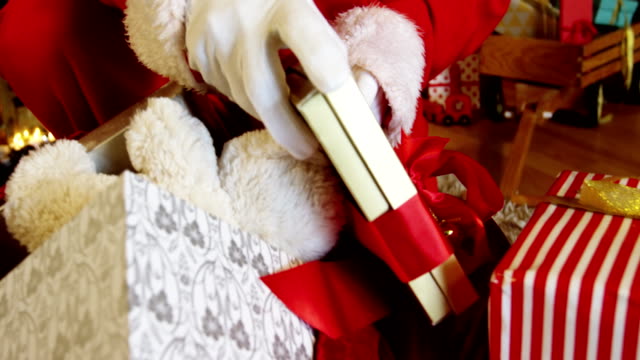 Eliminación-de-cajas-de-regalo-de-saco-de-Papa-Noel