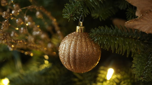 Nahaufnahme-des-Ornaments-am-Weihnachtsbaum