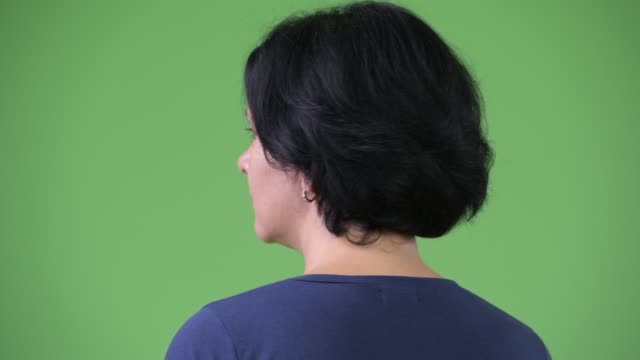 Beautiful-woman-with-short-hair-looking-back