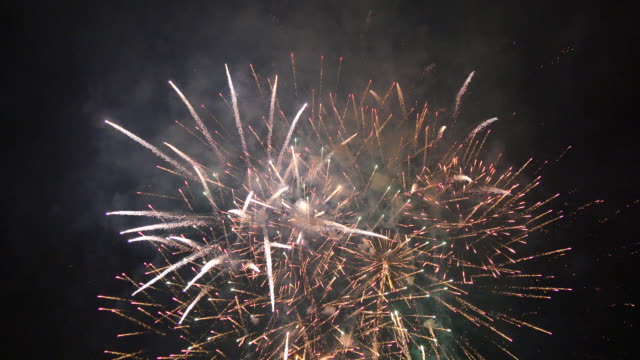 Fantasy-Fireworks-Rockets-at-Night