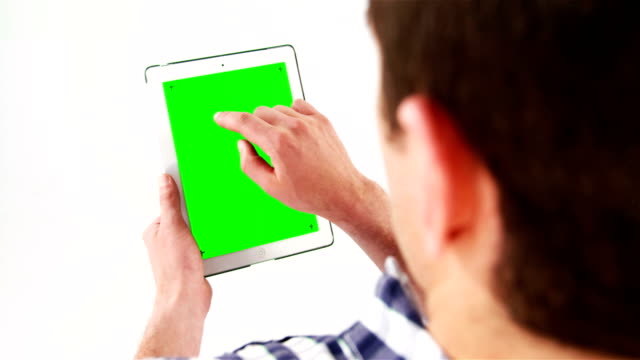 Mann-mit-digitalen-tablet-