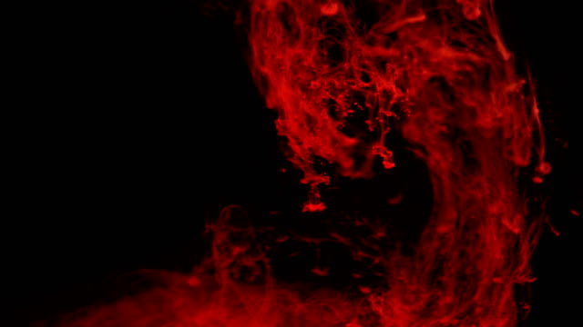 Roter-Tinte-aufsteigend-wie-in-einer-großen-Explosion-auf-schwarzem-Hintergrund