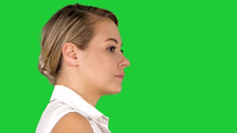 Stunning-walking-woman-close-up-of-her-face-on-a-Green-Screen,-Chroma-Key