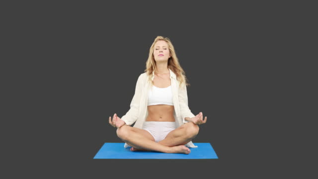 Ziemlich-fit-blonde-yoga