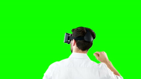 Rückansicht-des-Mannes-mit-virtual-Reality-Kopfhörer