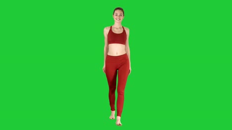 Junge-Frau,-die-Hände-in-Yoga-Kleidung-auf-einem-Green-Screen,-Chroma-Key-Dehnung
