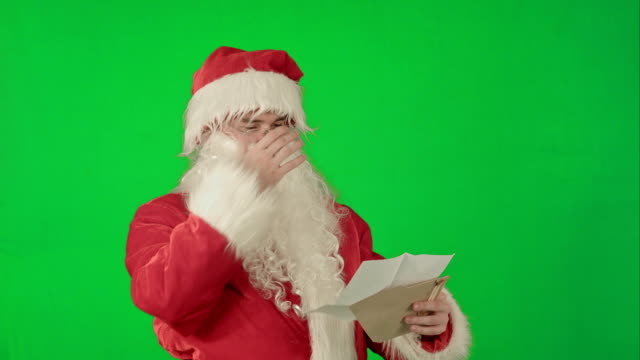 Santa-Claus-Briefe-von-Kindern-auf-einem-Green-Screen-Chrom-Schlüssel-lesen