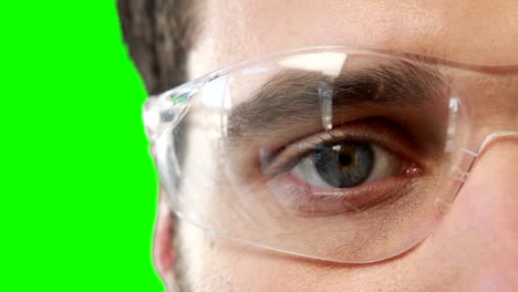 Nahaufnahme-des-Mannes-mit-Schutzbrille