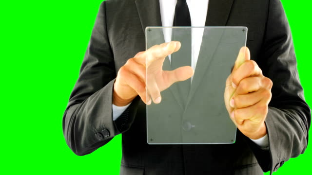 Geschäftsmann-mit-digitalen-Glastablett-4k