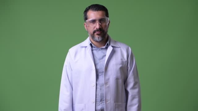 Gut-aussehend-persischen-bärtigen-Mann-Arzt-Schutzbrille-tragen