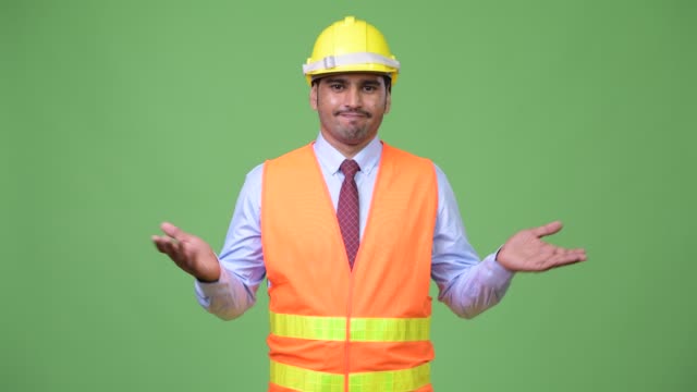 Schönen-jungen-persischen-Mann-Bauarbeiter-Schultern-zuckt