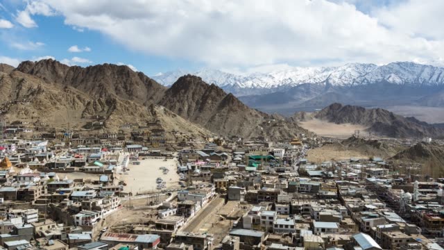 4-k,-Zeitraffer,-Leh-Ladakh-Stadt-und-Berge,-Ladakh,-Indien.