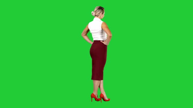 Woman-putting-her-hands-on-her-hips-on-a-Green-Screen,-Chroma-Key