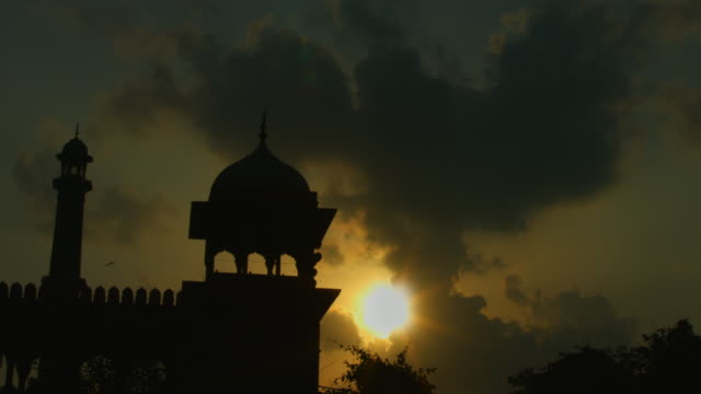 Locked-on-shot-of-mosque-at-sunset,-Jama-Masjid,-Delhi,-India