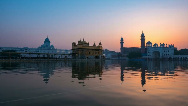 El-templo-dorado-en-Amritsar,-Punjab,-India