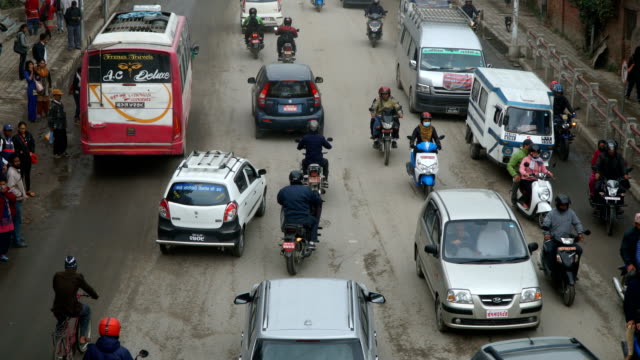 El-tráfico-en-las-calles-de-Katmandú