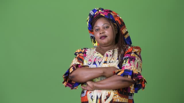 Overweight-beautiful-African-woman-wearing-traditional-clothing-against-green-background