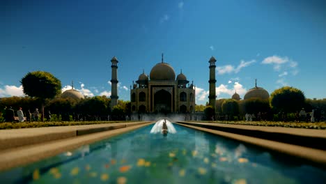 Taj-Mahal-with-tourists-against-blue-sky,-4K