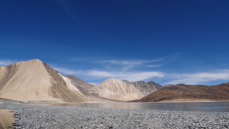 Pangong-See-oder-Pangong-Tso,-Ladakh,-Jammu-und-Kaschmir,-Indien.