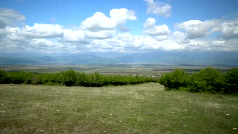 Panoramablick-auf-das-Alasani-Tal-von-der-Höhe-des-Hügels