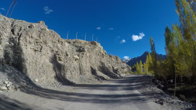 Road-Trip-von-Hemis-Gompa,-Leh-Ladakh,-Indien