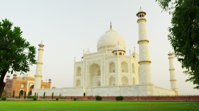Taj-Mahal-bei-Sonnenaufgang