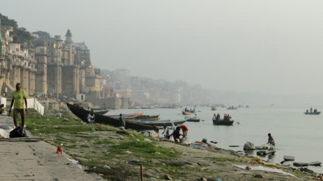 Por-la-mañana-en-el-río-Ganges.