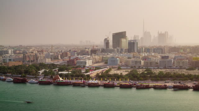 Dubai-Stadt-Sonnenuntergang-downtown-Deira-Dach-Top-Creek-Panorama-4-k-Zeit-verfallen-Vereinigte-Arabische-Emirate
