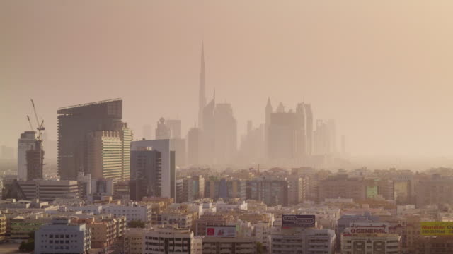 Sonnenuntergang-Rauch-Dubai-downtown-Deira-Stadtpanorama-4-k-Zeit-verfallen-Vereinigte-Arabische-Emirate