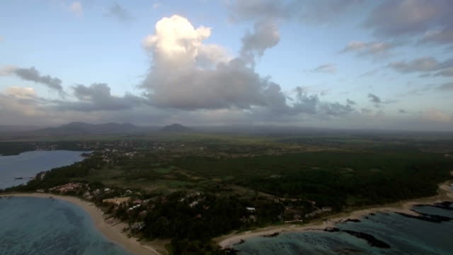 Luftaufnahme-von-Mauritius-mit-seiner-Küstenlinie
