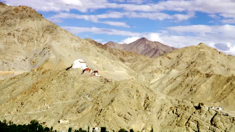 Running-clouds-over-the-the-Tsemo-Maitreya-Temple-in-Leh,-India.