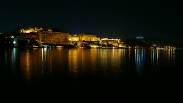 Udaipur-por-la-noche-