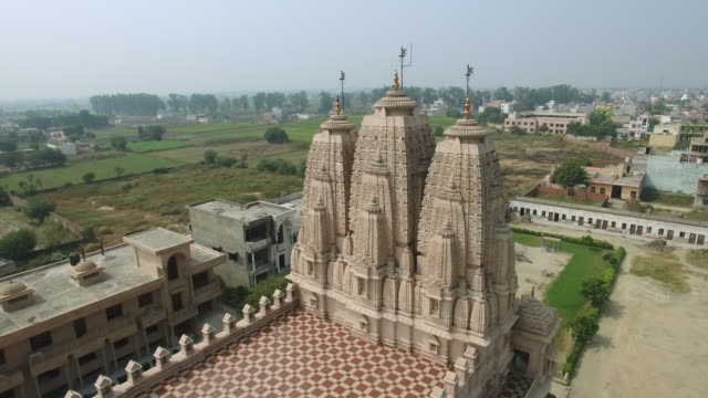 Vista-aérea-del-templo-de-Jain-en-los-suburbios-de-Delhi