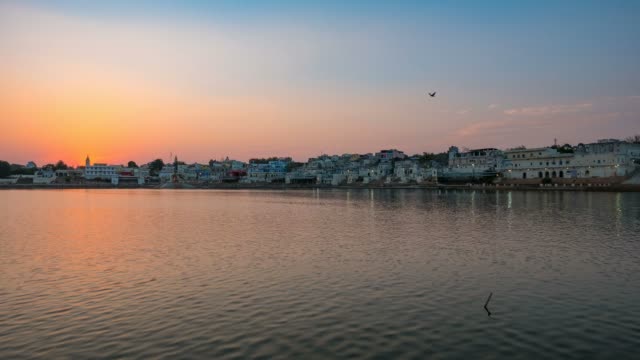 Sunset-to-twilight-time-lapse-at-Pushkar,-Rajasthan,-India