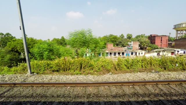 Indische-Eisenbahn,-Bahnstrecke-und-Landschaft,-Indien,-Zeitraffer