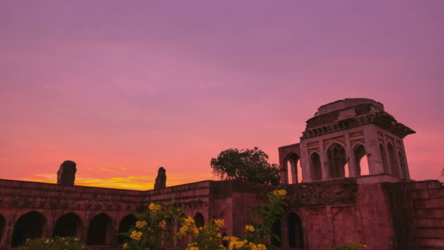 Time-lapse-Mandu-India,-afghan-ruins-of-islam-kingdom,-mosque-monument-and-muslim-tomb.-Colorful-sky-at-sunrise.