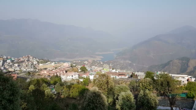 Ciudad-montañosa-nuevo-Maheshwar,-Uttarakhand